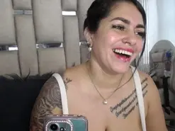 Amateur Adult Webcams of chelaqueen_