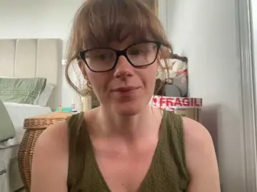 Bongacams Watch Live Sex Cams of REDHEADROSIE