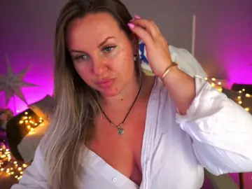 Bongacams Live Sex Cam of KiraCandyS