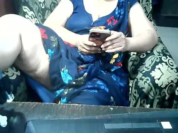 Bongacams Sex Cam of Indianbhabhimilf40