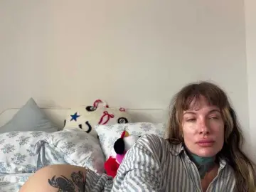 Bongacams Watch Live Sex Cams of iiixbostonxiii