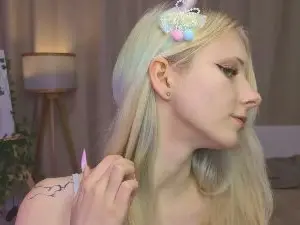 Cam4 Live Sex of BeverleyLambey
