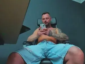 Cam4 Live Porn of BrianHunts