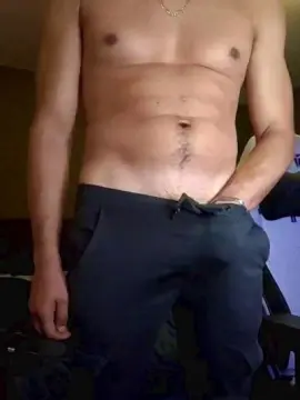 Cam4 Free Live Porn of yoloyo93