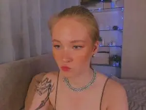 Cam4 Free Live Porn of LinhMadeiros