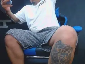 Cam4 Live Sex of master_bigcock1