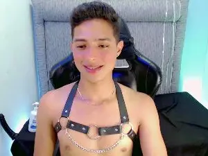 Cam4 Nude Webcam of YUZTIN_LITTLE
