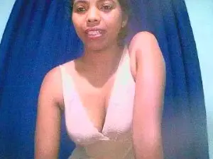 Cam4 Live Porn of Fitiavana8