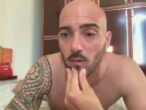 Cam4 Live Sex of alessandromori9