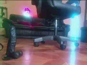 Cam4 Free Live Porn of MonicaMaxwell