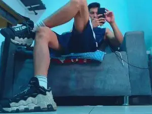 Cam4 Live Porn of henrrys