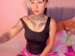 Cam4 Free Live Porn of lauramillers