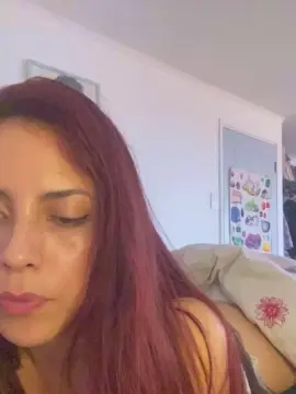 Cam4 Free Live Porn of Reedgyal