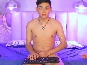 Cam4 Live Sex of LittleMaxi_