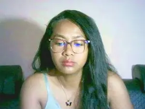 Cam4 Watch Live Sex Cams of Yummy_sitraka