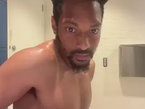 Cam4 Free Porn Cam of lightskinsexyc3
