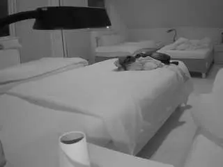 Camsoda Private Sex Chat of voyeurcam-julmodels-bed-2