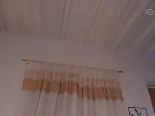 Camsoda Sex Cam of annie-barozzi