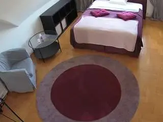 Camsoda Free Porn Cam of voyeurcam-julmodels-whitebed-1