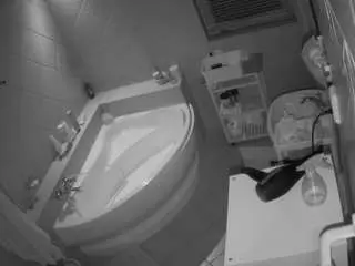Camsoda Free Porn Cam of voyeurcam-julmodels-bath-1st-2