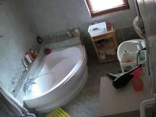 Camsoda Sex Cam of voyeurcam-julmodels-bath-1st-2