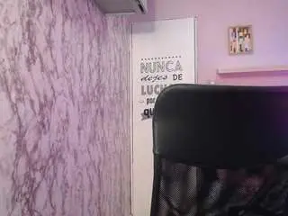Camsoda Sex Chat of maylin-horny19