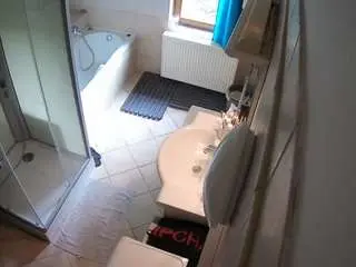 Camsoda Private Sex Chat of voyeurcam-julmodels-bath-2nd-2