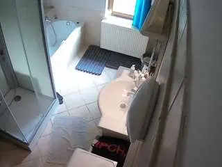 Camsoda Sex Cam of voyeurcam-julmodels-bath-2nd-2