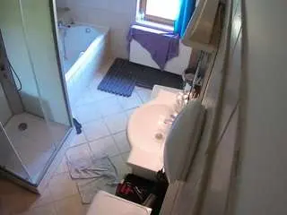 Camsoda Free Porn Cam of voyeurcam-julmodels-bath-2nd-2