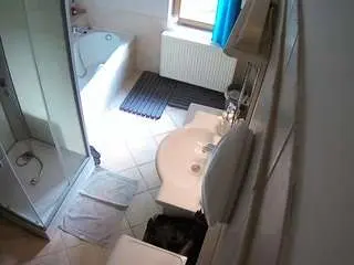 Camsoda Best Webcam of voyeurcam-julmodels-bath-2nd-2