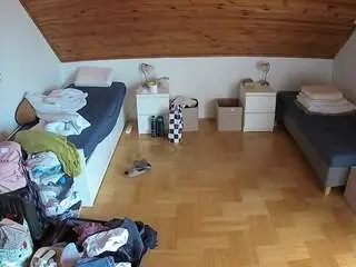 Camsoda Best Webcam of voyeurcam-julmodels-greybed-3