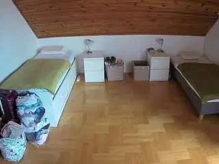 Camsoda Best Webcam of voyeurcam-julmodels-greybed-3