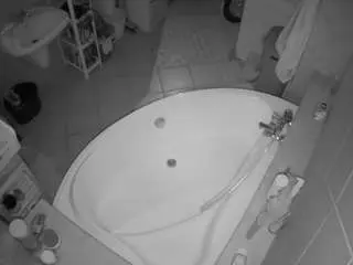 Camsoda Best Webcam of voyeurcam-julmodels-bath-1st-1