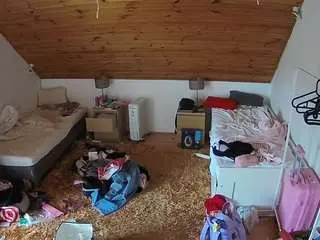 Camsoda Best Webcam of voyeurcam-julmodels-whitebed-3