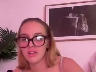 Camsoda Sex Cam of mummiaelegance