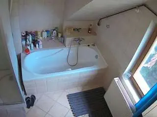 Camsoda Live Sex of voyeurcam-julmodels-bath-2nd-1