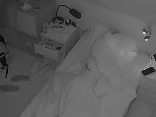 Camsoda Private Sex Chat of voyeurcam-julmodels-bed-7