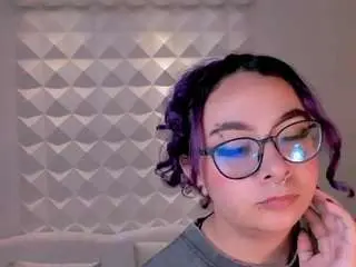 Camsoda Free Porn Cam of loiseharper