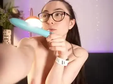 Chaturbate Free Live Porn of littlee33