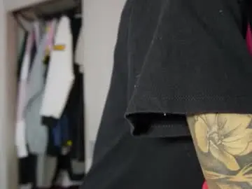 Chaturbate Live Sex Cam of angel_luna0