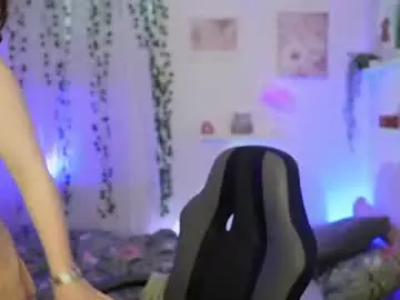 Chaturbate Live Sex Cam of emily_paris18