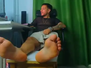 Chaturbate Live Sex Cam of andrewbanner