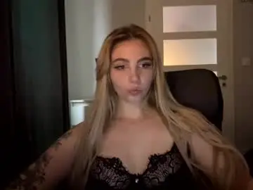 Chaturbate Live Sex Cam of lilysweetgirl