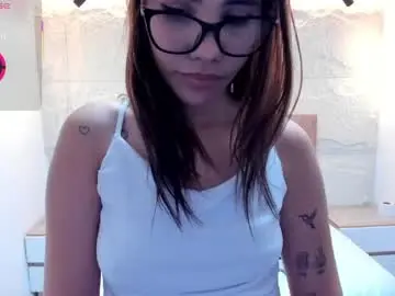 Chaturbate Live Sex Cam of roxi_moon1