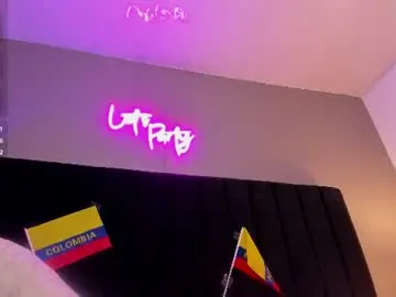 Chaturbate Live Porn of isaxcurves