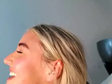 Chaturbate Sex Cam of itslilalovexo
