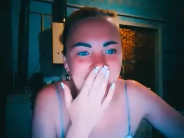 Chaturbate Watch Live Sex Cams of alinafrey_