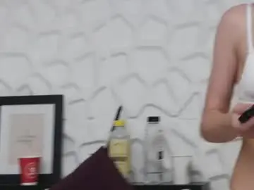Chaturbate Live Sex Cam of leiahux