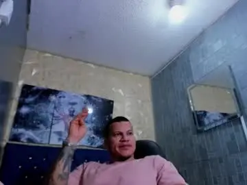 Chaturbate Live Sex Cam of tyleer_scot