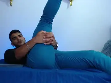 Chaturbate Live Sex Cam of camilo_contre21